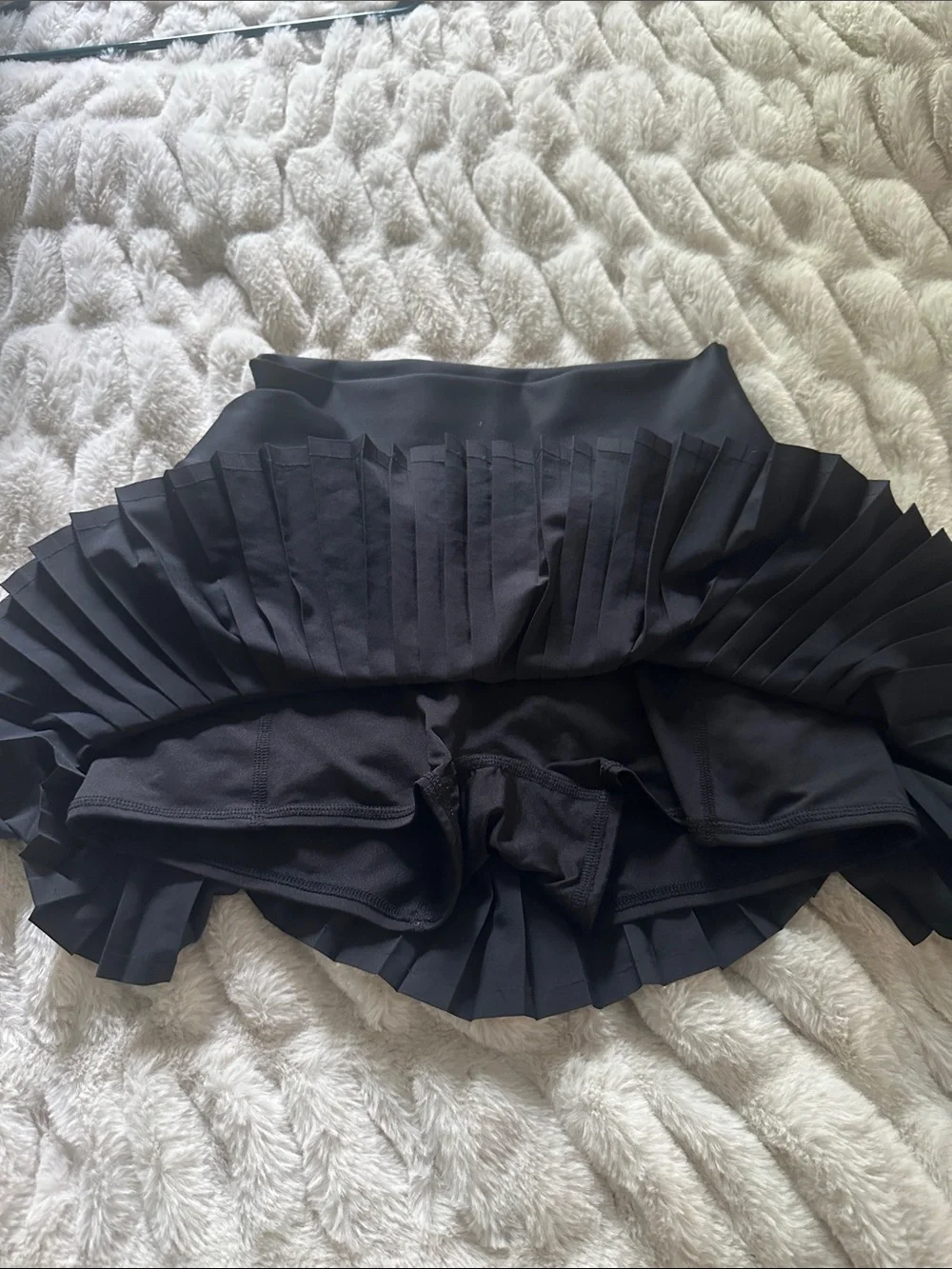 ALO Yoga black pleated